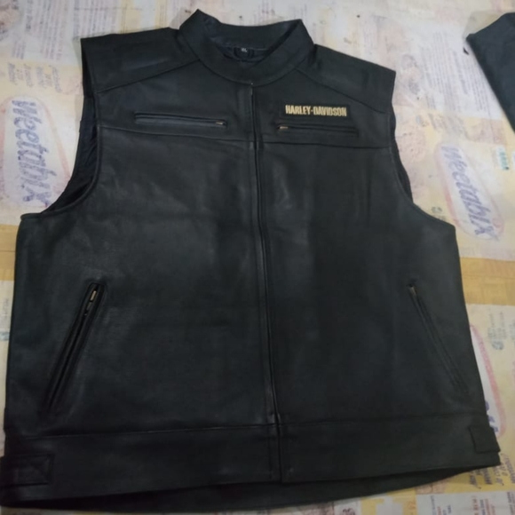 Men's Leather Vest - Picture 3 of 4